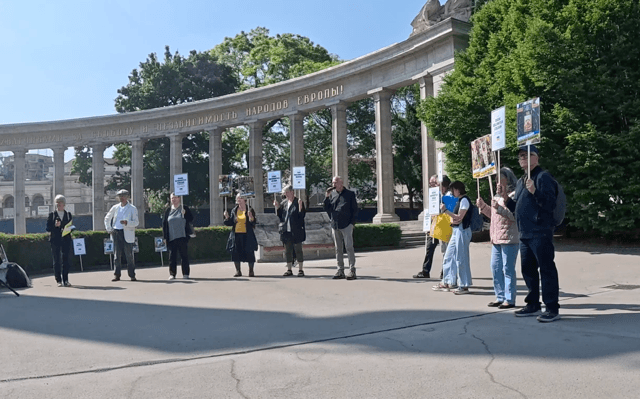 We can no longer hide behind the Ukrainian community